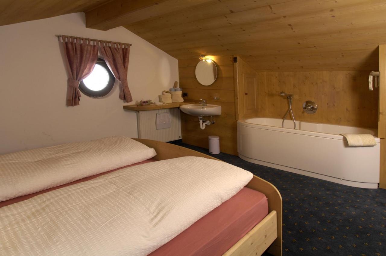 Agriturismo Apartments Tuene Ortisei Eksteriør bilde