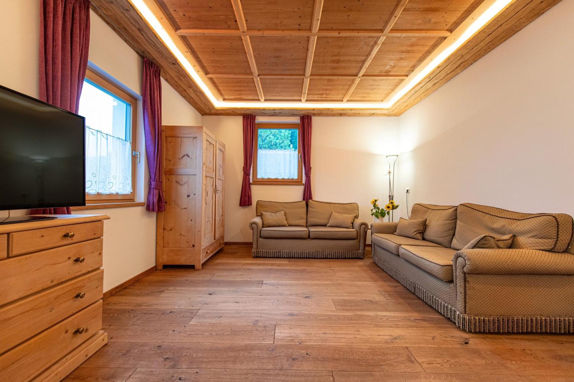 Agriturismo Apartments Tuene Ortisei Eksteriør bilde