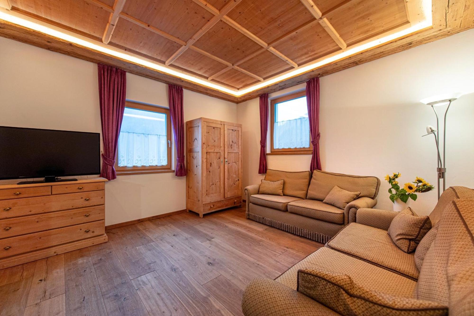 Agriturismo Apartments Tuene Ortisei Eksteriør bilde