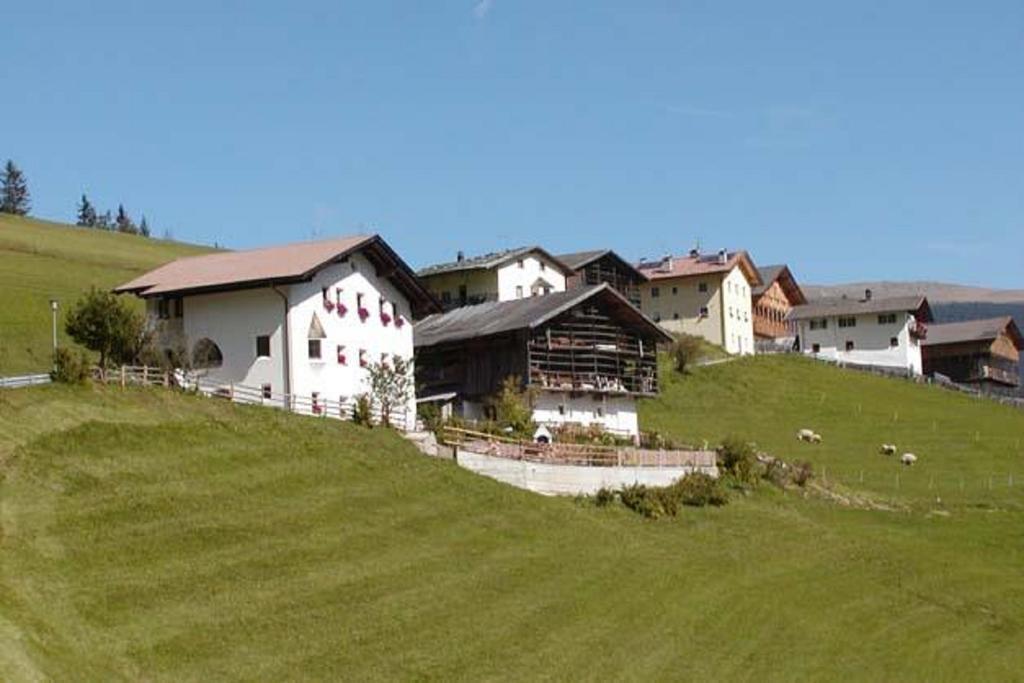 Agriturismo Apartments Tuene Ortisei Eksteriør bilde